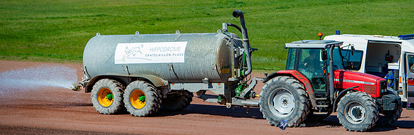 20170326-Tracteur-Chatelaillon-Hippodrome-tonne-eau_6D49778_7136