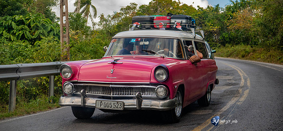 20180221-Cuba Voiture-rose-valises_7D49253