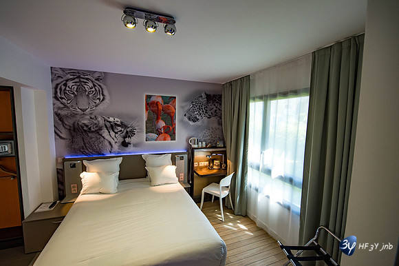 20120731-hotel-LR-design-rochelle-_JNB1263