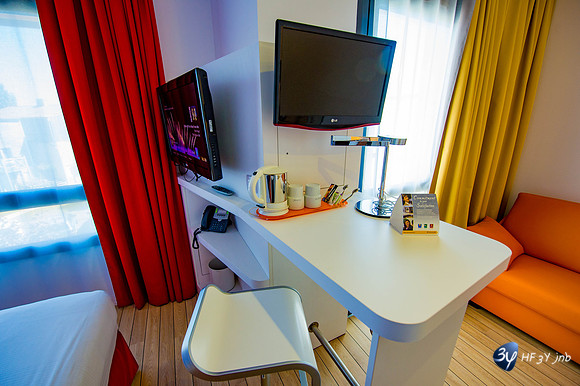 20120731-hotel-LR-design-rochelle-_JNB1354