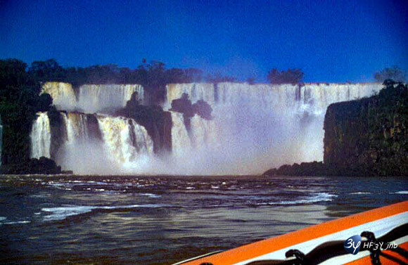 20001231-argentine-argchute1